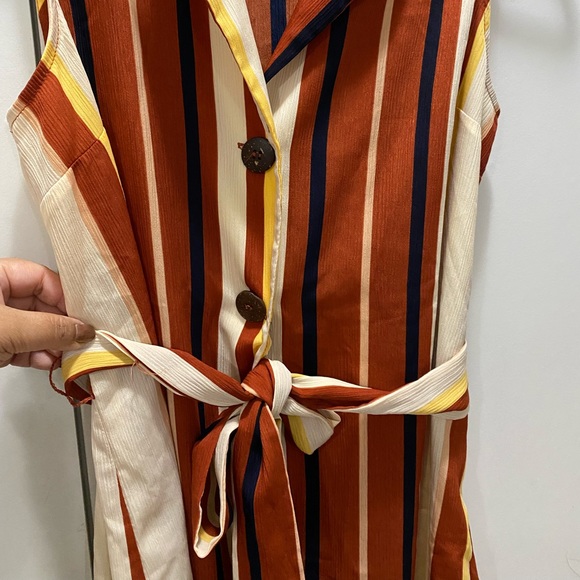 F21 sleeveless dress with belt - Picture 5 of 6